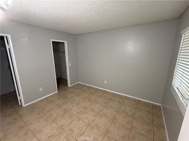 Building Photo - 3732 Oak Creek Dr