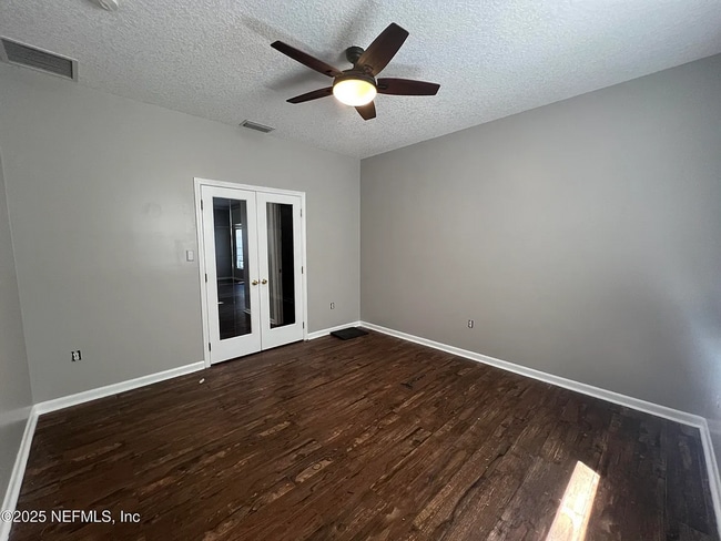 Building Photo - 6 Bedrooms 4 Bathroom 1672 Hammock Grove Lane