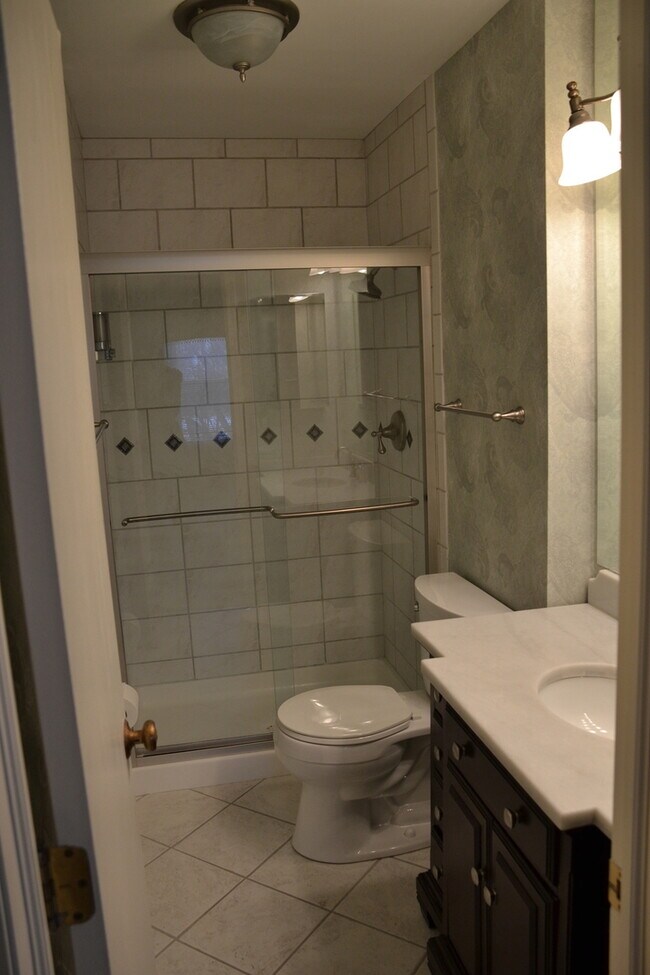 Building Photo - 439 Thorndale Ct