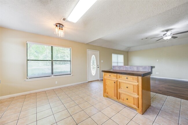 Building Photo - 9550 Thousand Oaks Loop