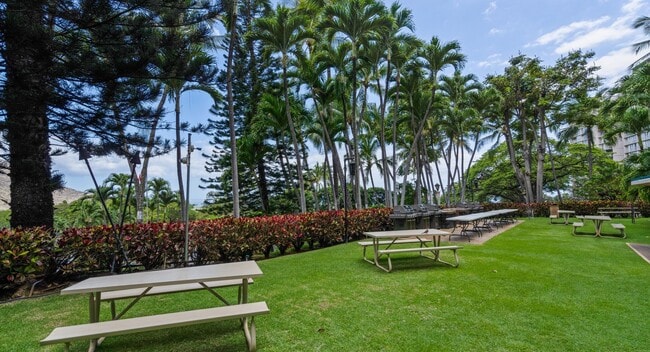 Building Photo - Makaha Valley Towers Studio