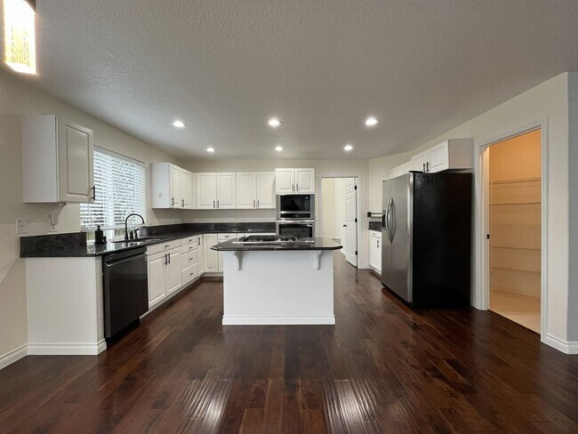 Building Photo - Grand 5 Bedroom Home Featuring 19ft Ceilings, Family Room & Main-Level Suite