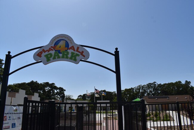 Building Photo - Solar powered open concept home located in the newer Brighton Landing subdivision!