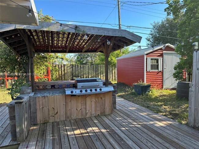 Building Photo - 108 SE Soneto Ct