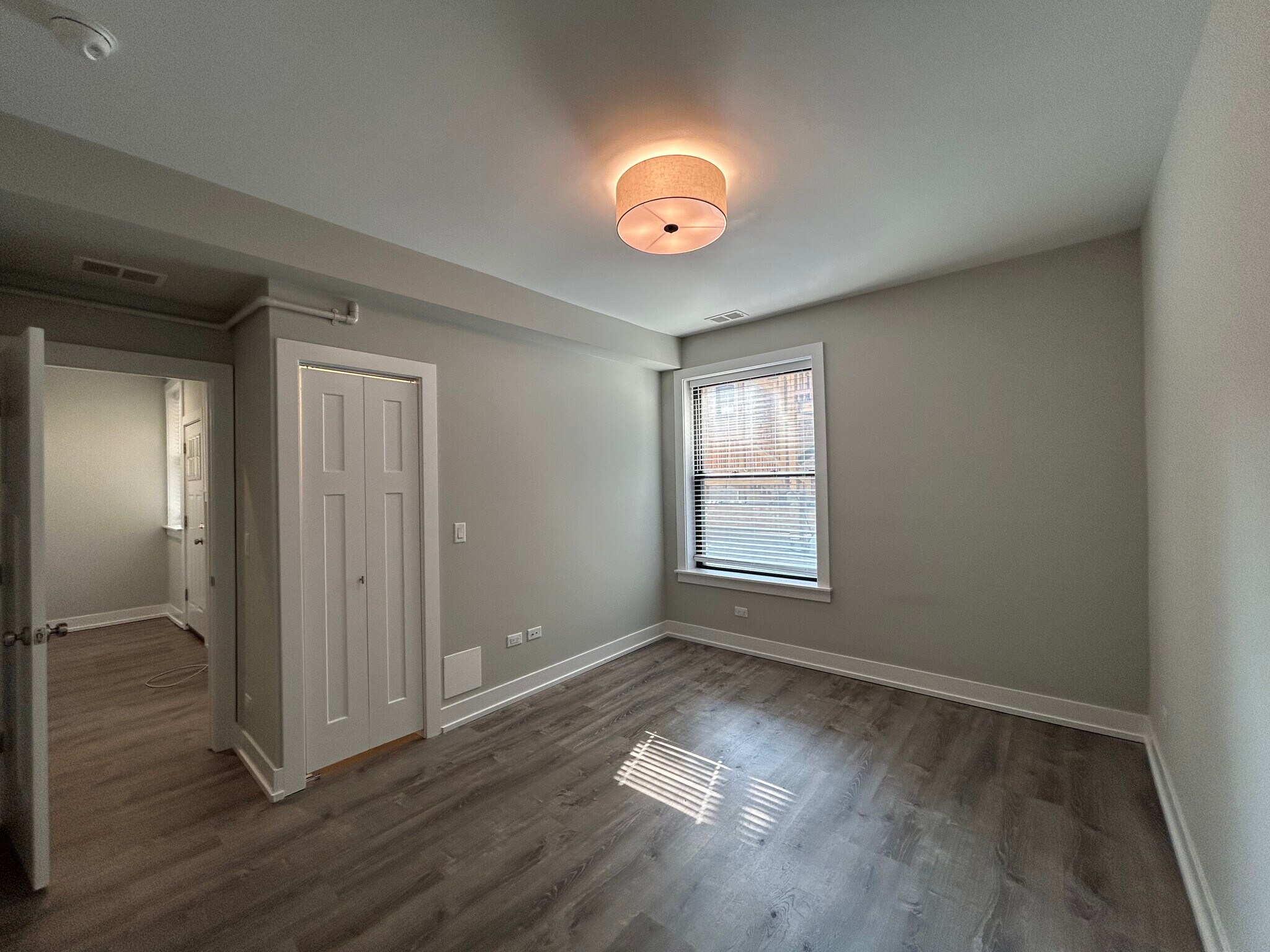 Building Photo - 1000 Crain St