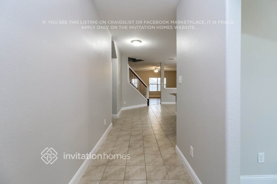 Building Photo - 652 Creekview Dr