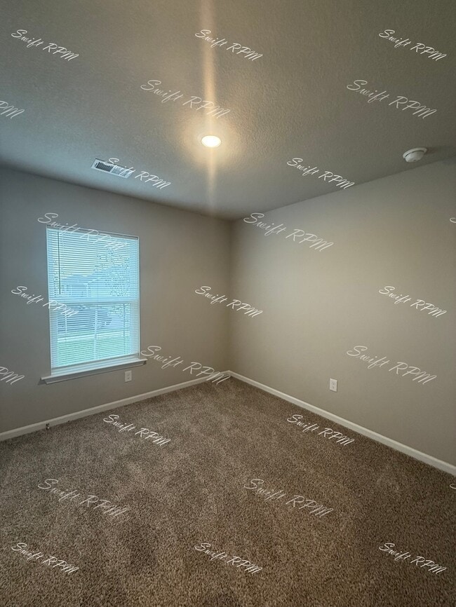Building Photo - 559 W Lanesfield St