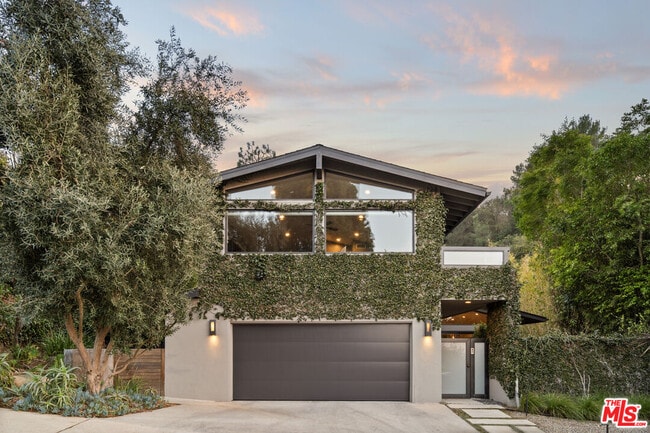 Building Photo - 3355 Alana Dr