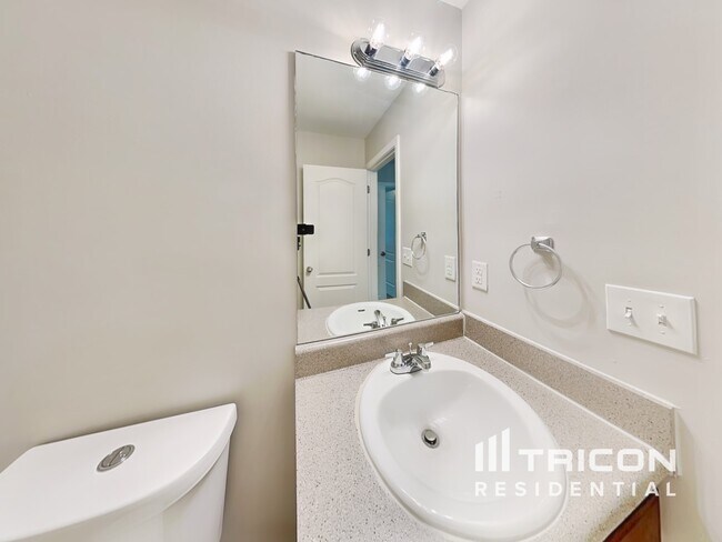 Building Photo - 359 Oakhaven Way