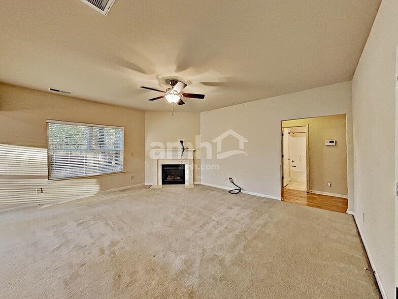 Building Photo - 3840 Aspen Springs
