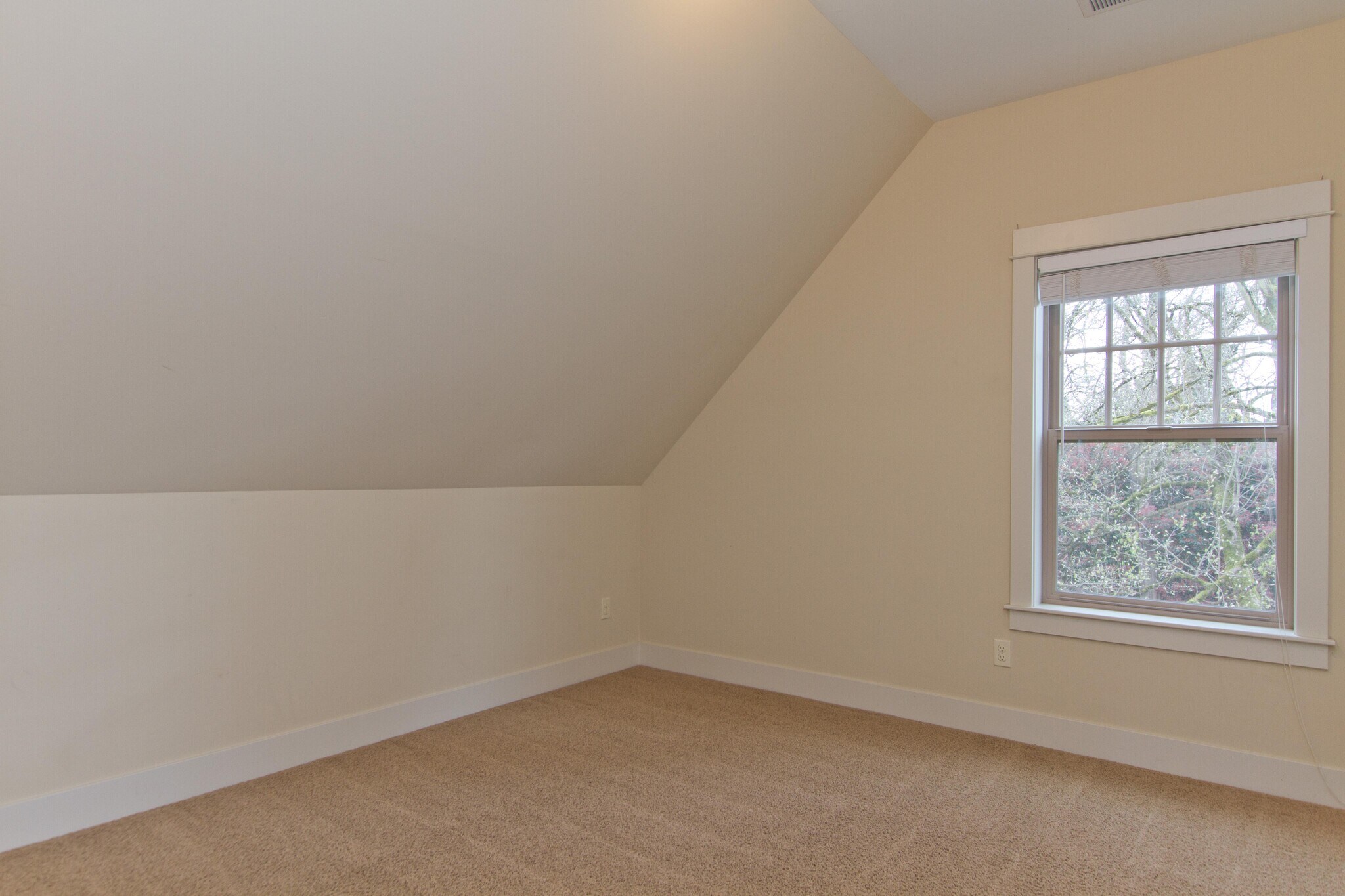 Building Photo - 1062 SE Webber St