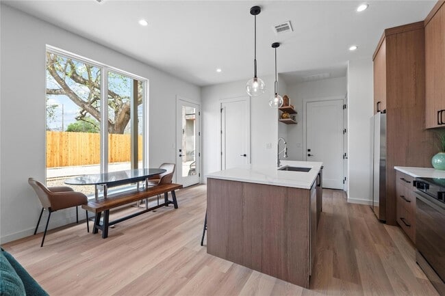 Building Photo - 506 Krebs Ln