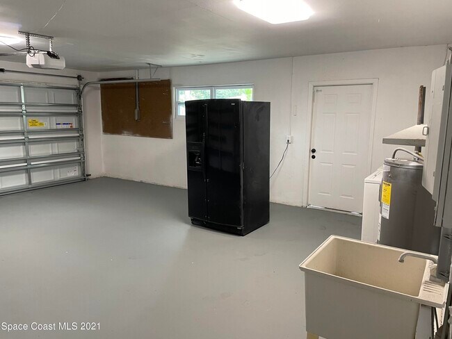 Building Photo - 296 Woodland Dr