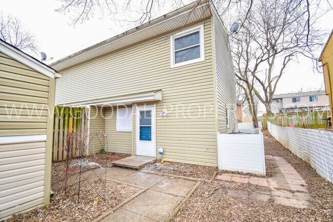 Primary Photo - Get half off your first month’s rent when ...