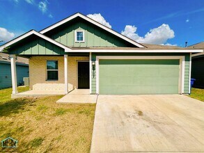 Building Photo - Bright & Move-In Ready 3 Bed / 2 Bath Home...