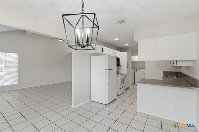 Building Photo - 115 Crest Dr