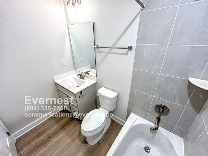 Building Photo - 12112 Calgary Lp