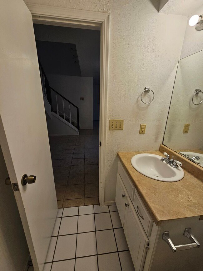 Building Photo - PRELEASING for July 2026! (3) Bed+Converte...