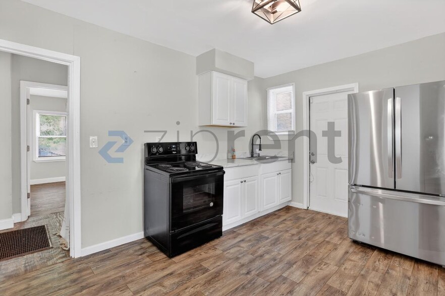 Building Photo - 1361 Byrere Terrace SW