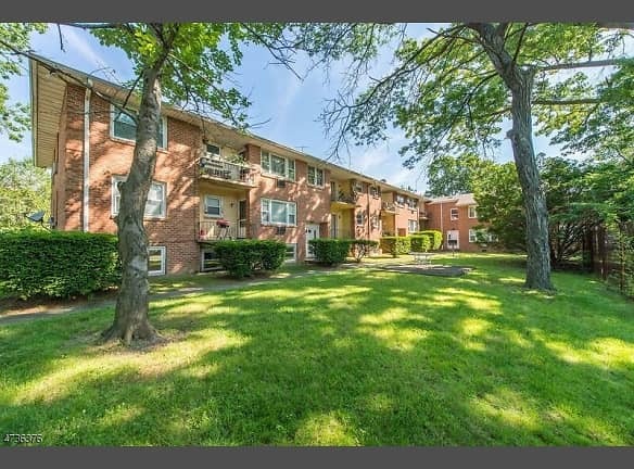 Lovely Condo Building! - 2 Westervelt Pl