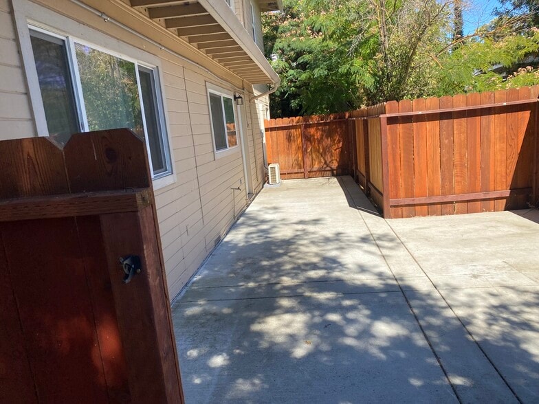 Patio next to kitchen - 1842 Lynwood Dr