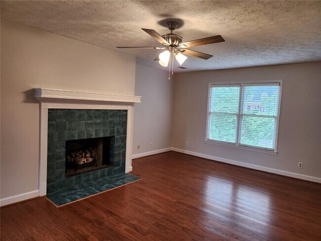 Building Photo - 5079 Bridgeport Way NW