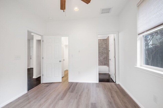 Building Photo - 6404 Carson Rdg