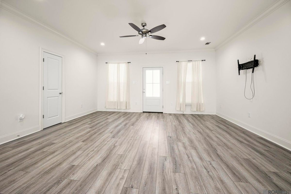 Building Photo - 26400 Ponchatoula Dr