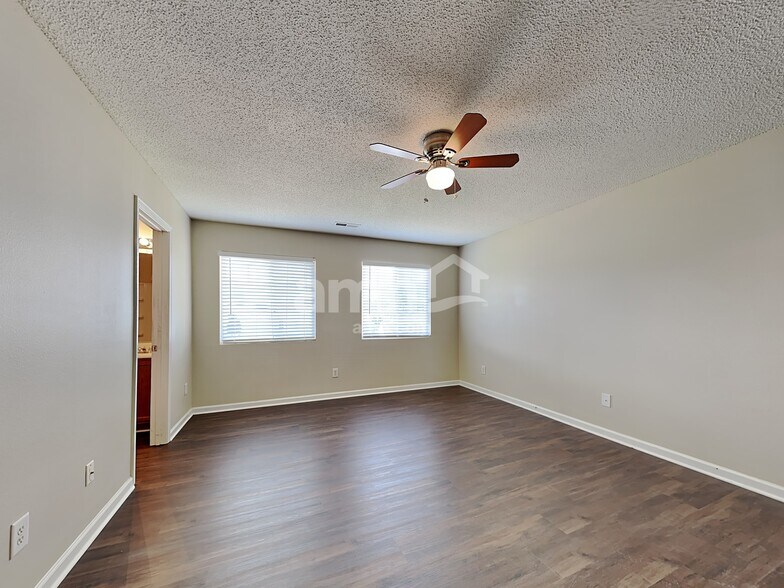 Building Photo - 806 Topsail Dr