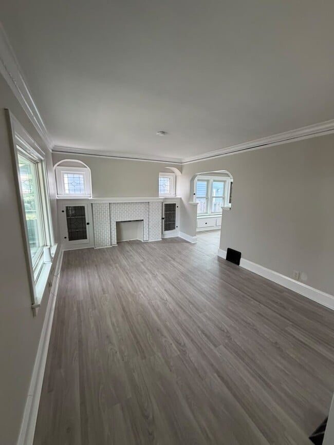 Building Photo - 10816 Park Heights Ave