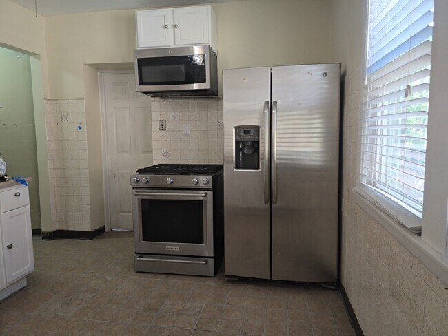 Building Photo - 2516 N Keeler Ave