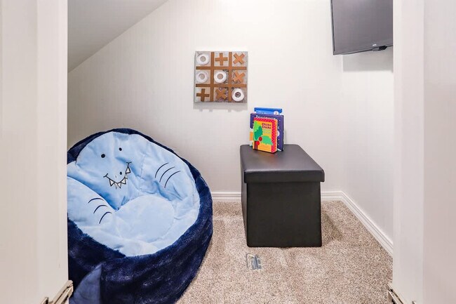 Building Photo - 717 E Elgin St