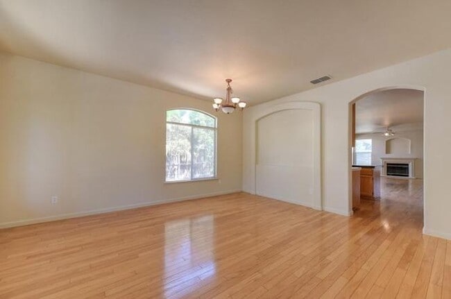Building Photo - 4bed | 2bath | 1715SF | 2 Car Garage | Single Story | Tenant pays $190 monthly for WS&G