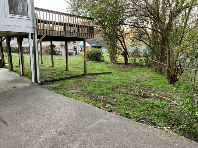 Building Photo - 3 bedroom & office -2 baths -2 car carport - washer/dryer hook ups - Den and formal living room- ...