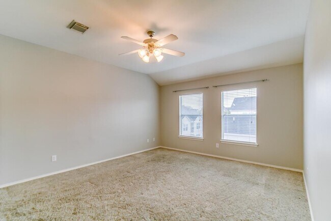 Building Photo - 914 W Heights Hollow Ln