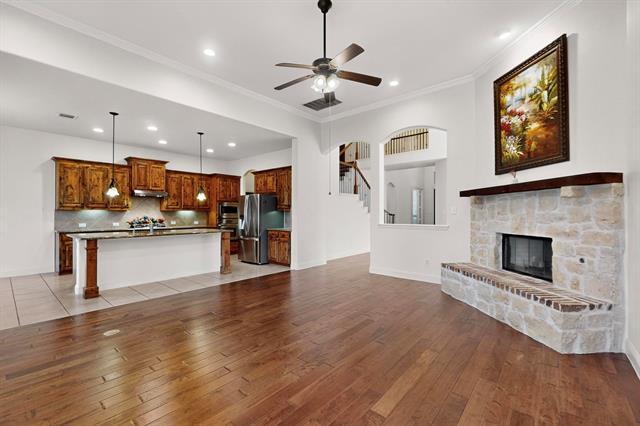 Building Photo - 16157 Meadow Spring Dr