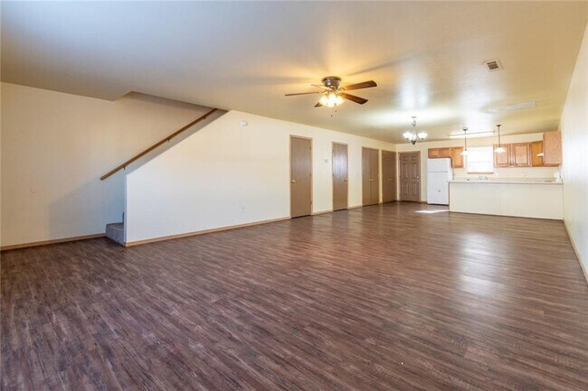 Building Photo - 210 Meadow Ct