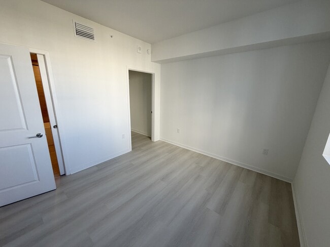 Building Photo - 5592 Pga Blvd