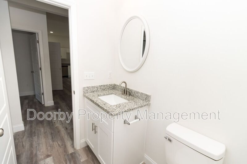 Building Photo - 1213 N Chamberlain Ave