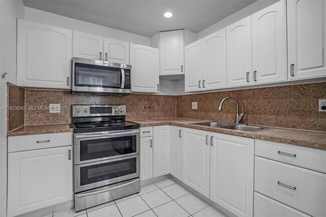 Building Photo - 601 SW 64th Pkwy