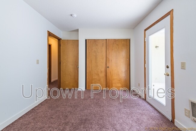 Building Photo - 3435 SW 125th Ave