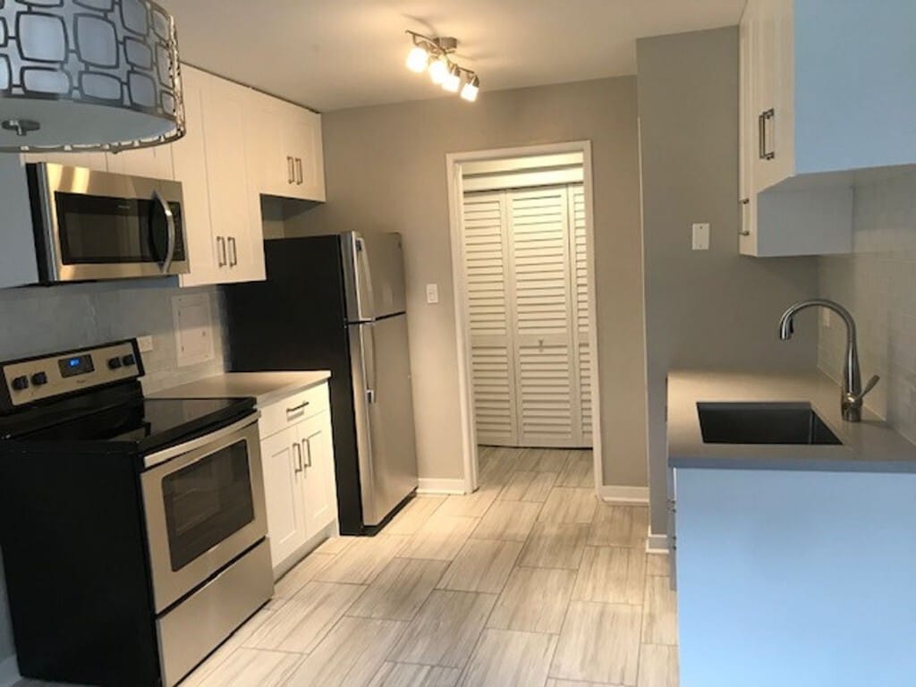 Building Photo - 2349 W Jarvis Ave