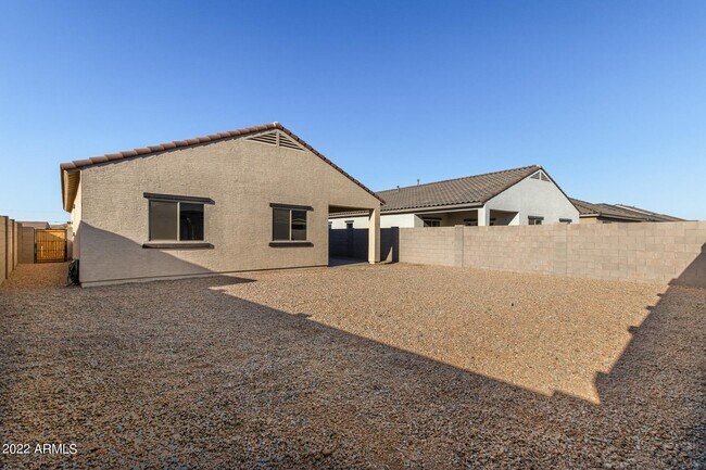 Building Photo - 43721 W Acacia Ave