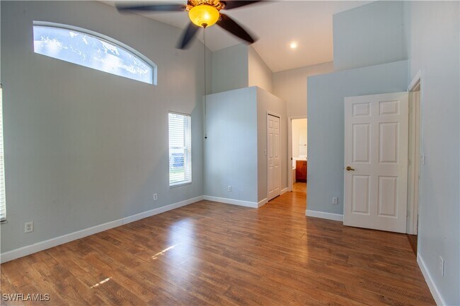 Building Photo - 9511 Cypress Dr N