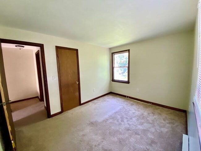 Building Photo - 48-50 Rifle St