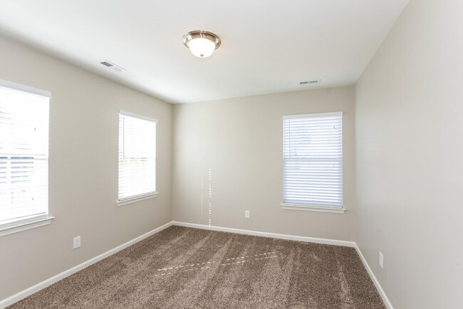 Building Photo - 5013 Broad Leaf Ct