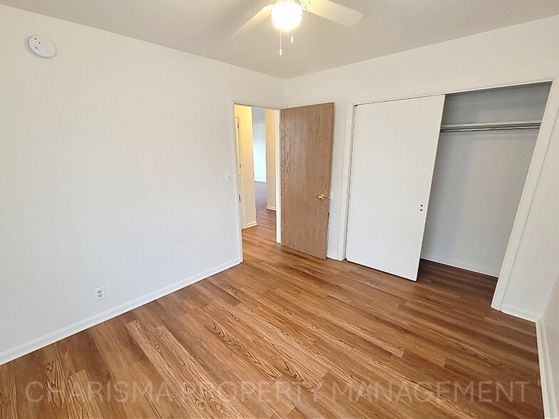 Building Photo - 1106 S Bahnson Ave