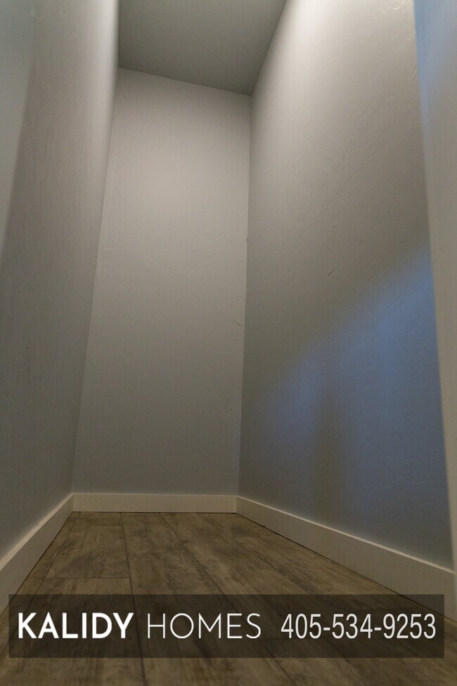Building Photo - 306 Kirks Holw