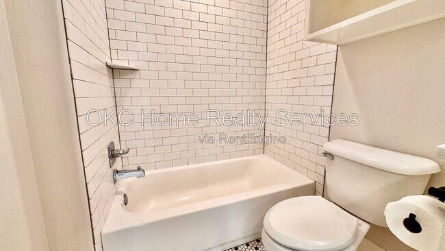Building Photo - 941 Pedalers Ln