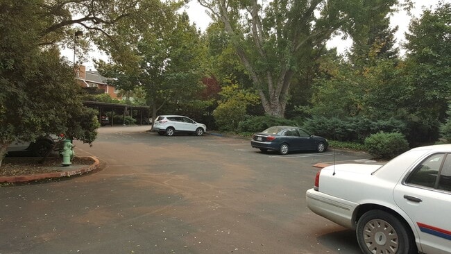 Building Photo - Lovely 1bd. Ground-Level Condo in Cotati